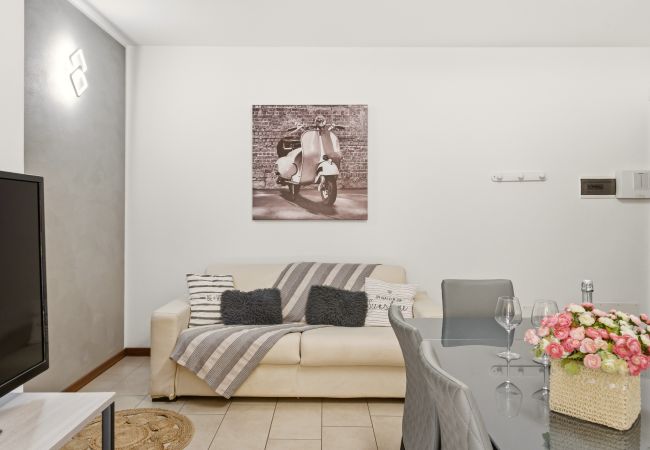 Ferienwohnung in Lazise - Regarda- Weinapartment Promenade in Zentrum mit Garten und Pool