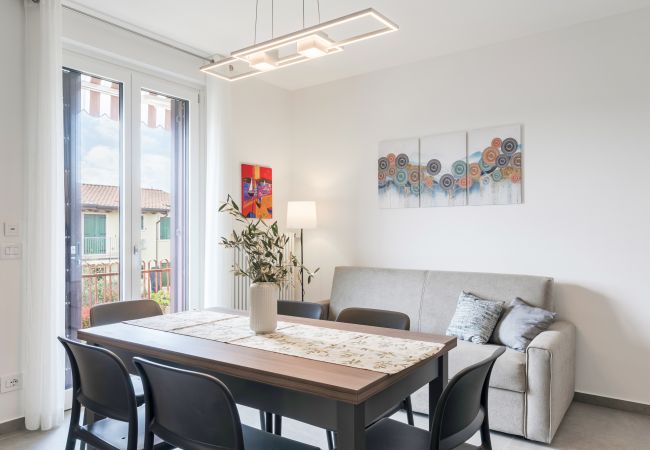 Ferienwohnung in Lazise - Regarda - Caesar moderne Wohnung mit Schwimmbad