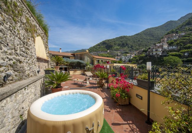 Casa en Maiori - Casa di Trilly - con Hot Tub y Jardín de Limoneros