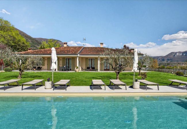 Villa a Costermano - Villa Ida per 12 persone con piscina privata e grande parco