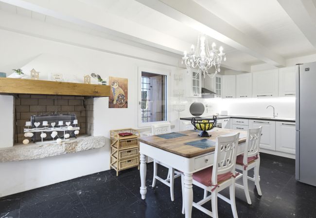  a Lazise - Regarda - The romantic place, appartamento con piscina e parcheggio