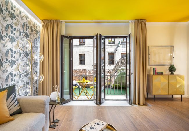 Apartment in Venezia - San giovanni e paolo Duse Modern Apartment with Balcony on Campo San Giovanni e Paolo R&R
