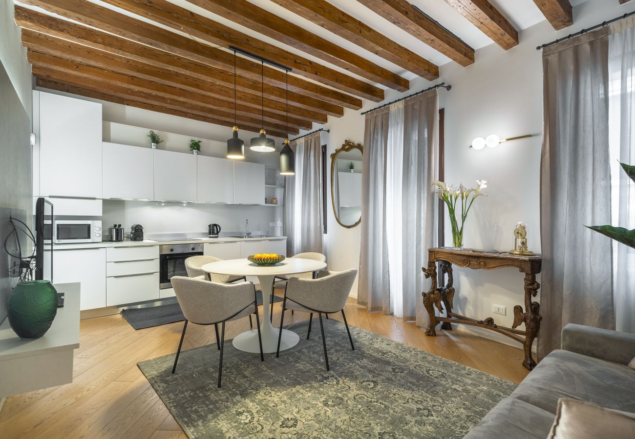 Apartment in Venice - Ca' Venier Apartment with Balcony R&R