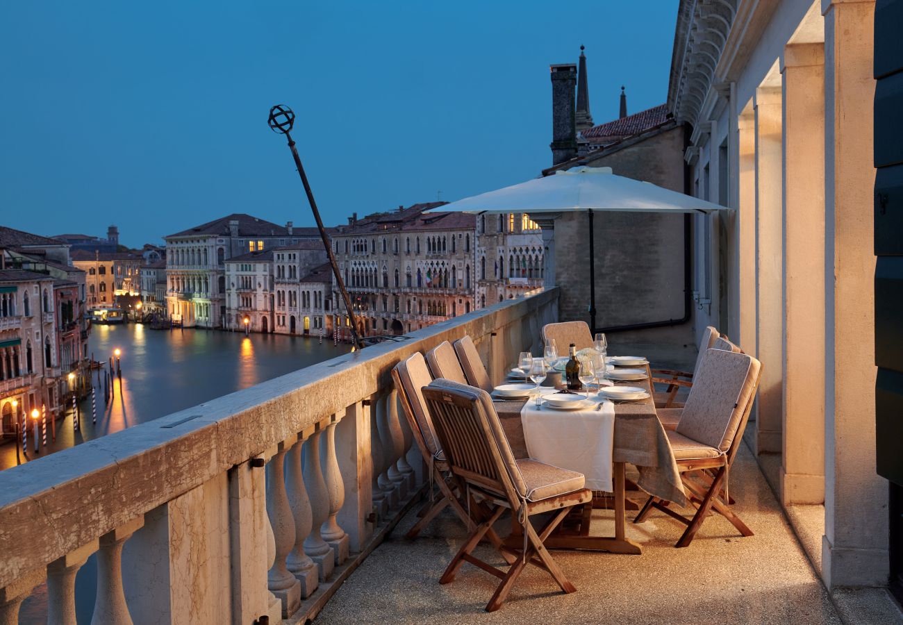 Apartment in Venice - Celestina Apartment with View on the Grand Canal R&R