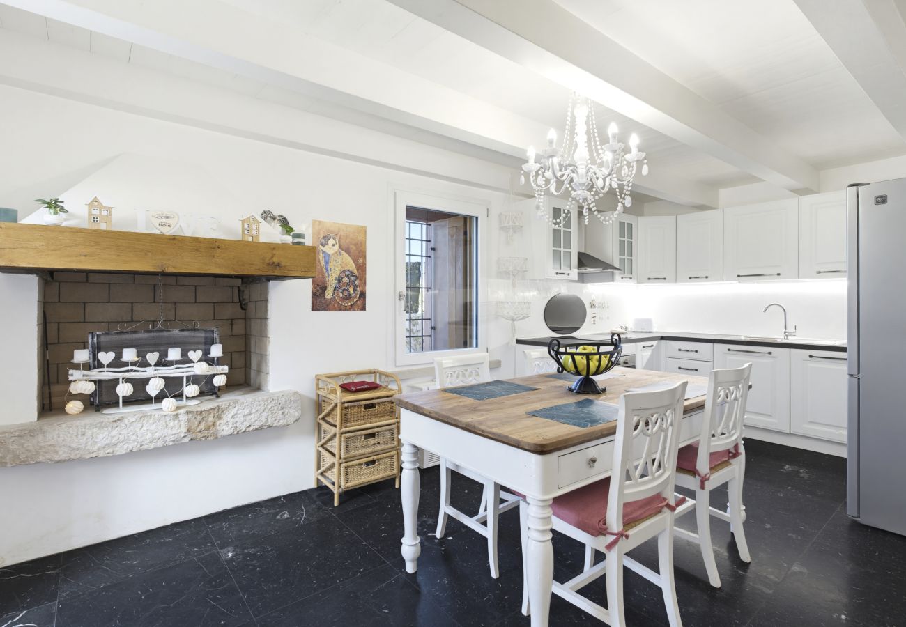 Apartment in Lazise - Regarda - The romantic place, apartment with pool and parking